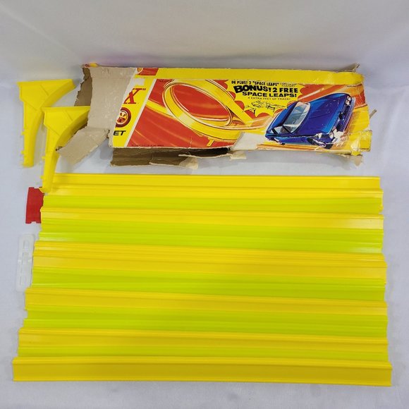 Matchbox Superfast SF-2 Loop Set Vintage Diecast Vehicle Cars Plastic Race Track - Picture 1 of 1